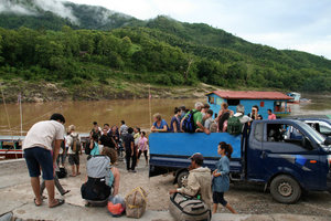 boat arrived in Pakbeng