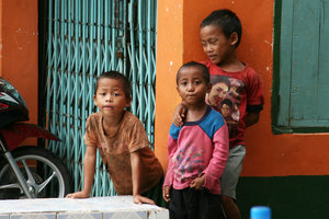 cute kids in Pakbeng