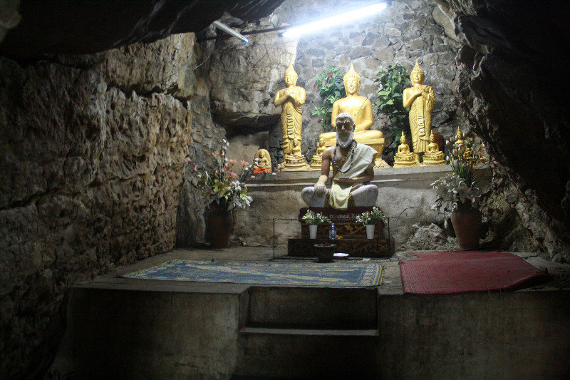 a cave on the way up to Phou Si temple