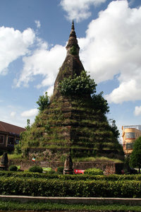 That Dam stupa