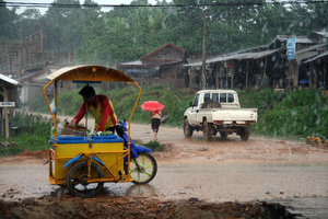 heavy raining in Muang Khoun