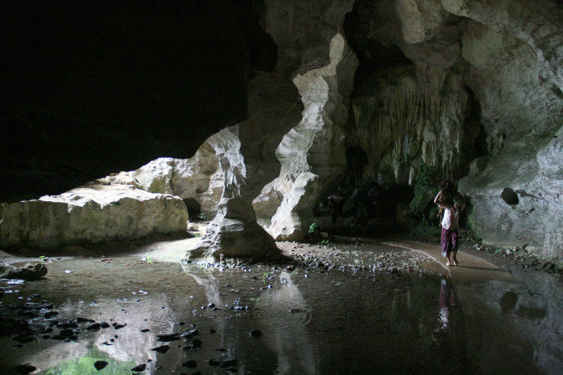 caves in Viengxai