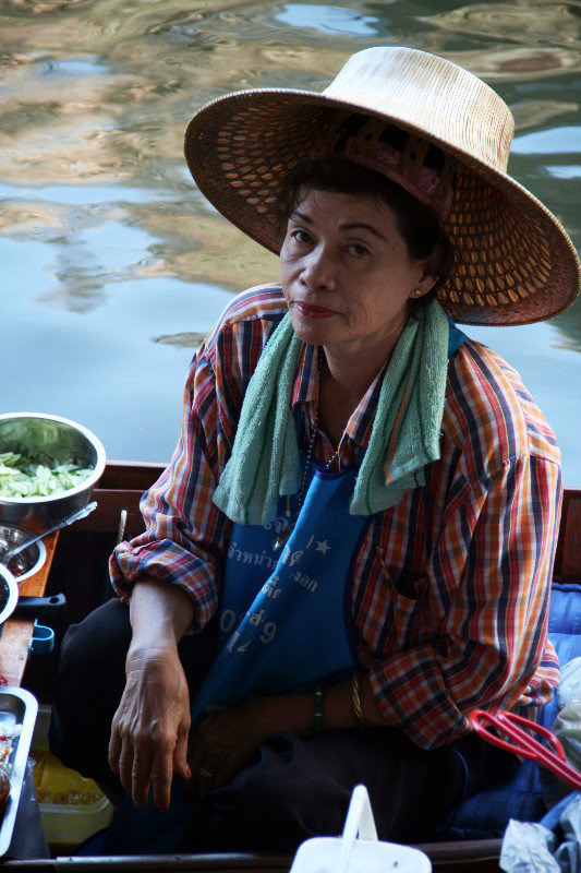 lady-seller at the floating market