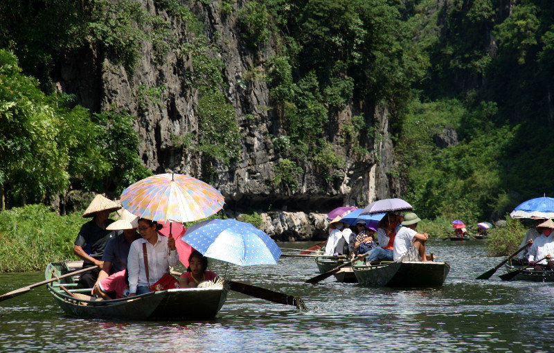 boat ride around Tam Coc