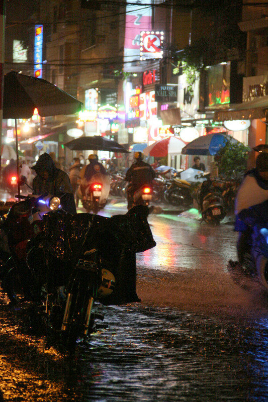 evening rain in Saigon...