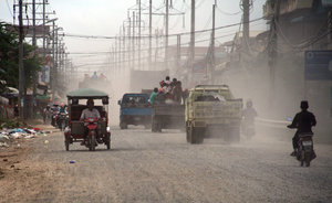 going back to Phnom Penh through dusty roads...
