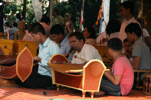 a bit of music at Wat Ounalom