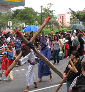 Jesus Cristo carrying his cross