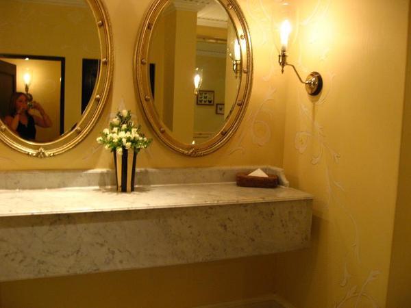 Marble and gold bathroom, photo shame