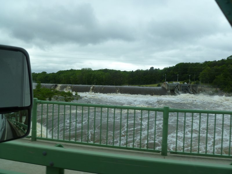 River Flood en dam opengesteld (1) 