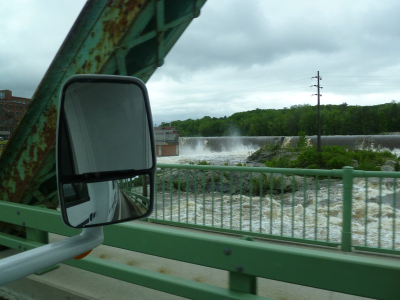 River Flood en dam opengesteld (2) 