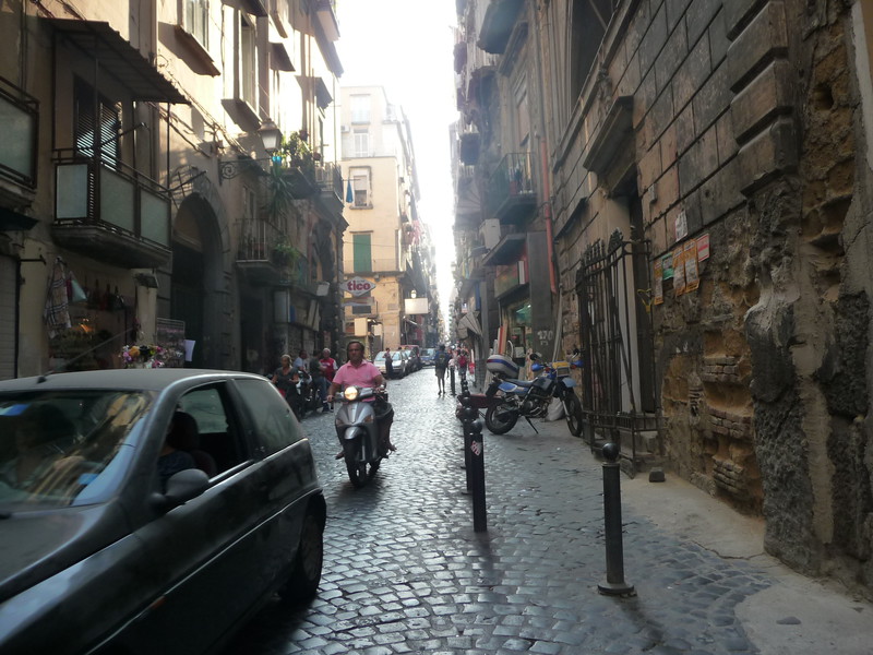 Narrow streets of Napoli