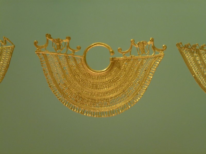 Gold filligree and decoration