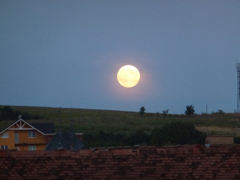 Levoča at dusk full moon 2