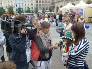 Krakow Dacshund event. Which one is she interviewing?