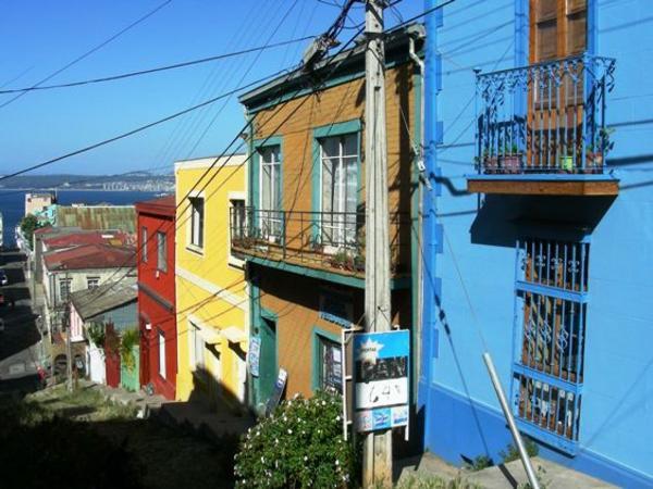 Farbige Haeuser in Valparaiso
