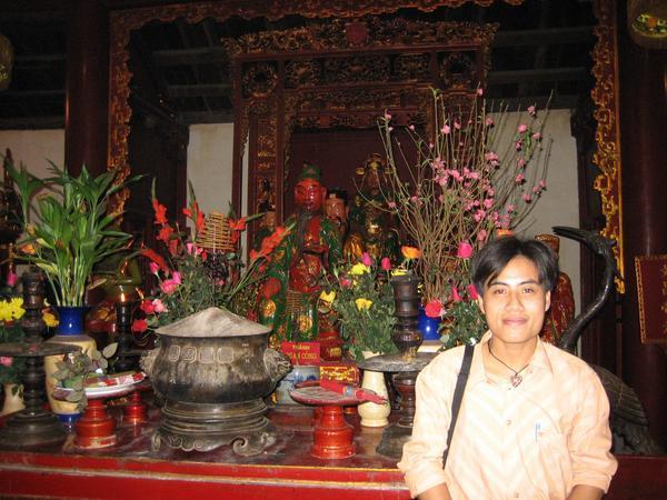 Chinh at the Ngoc Son pagoda