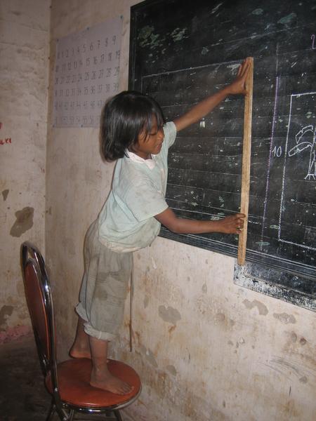 Little girl at the chalkboard
