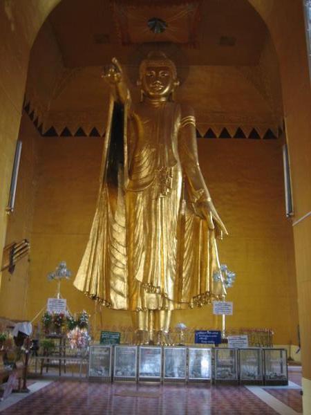 Ominous statue #1 climbing up Mandalay Hill