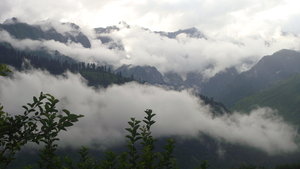 Clouds cover the Mountains, North of Manali