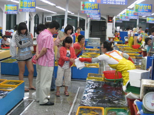 fish market ladies