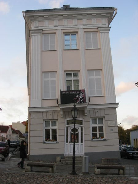 leaning house of Tartu