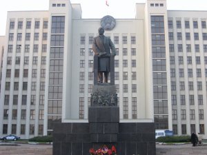 Lenin and the Government Building
