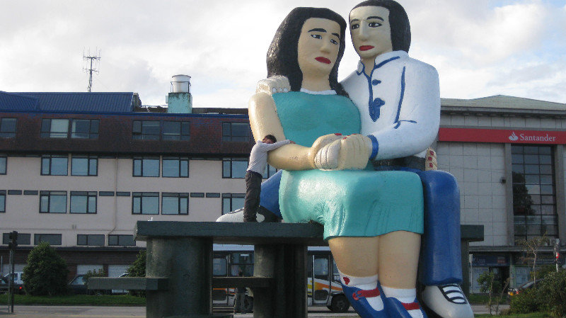 Mum, I want to leave Chile... (statue in Puerto Montt)