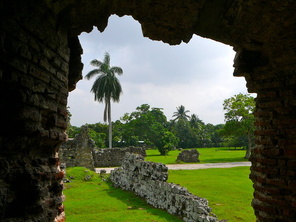 Panama - Old ruins