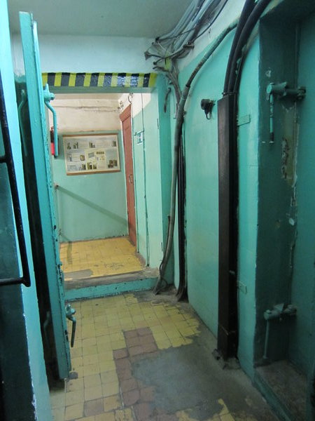 Blast proof bunker doors