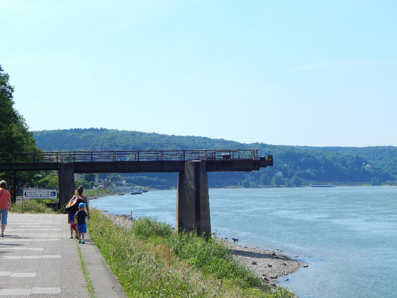 The remainder of the railroad bridge in Remagen