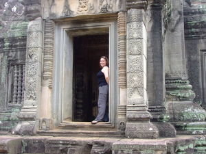 Kate in a doorway at Bantaey Samre