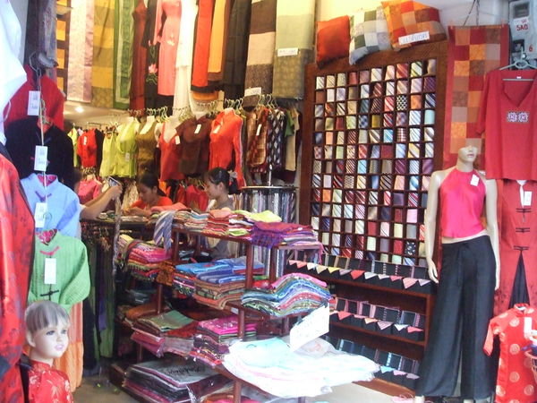 Shop on silk street - Hang Gai