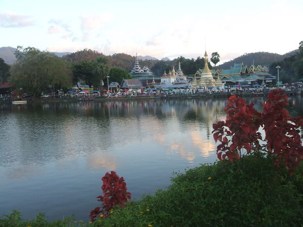 The lake and temples in Mae Hong Son