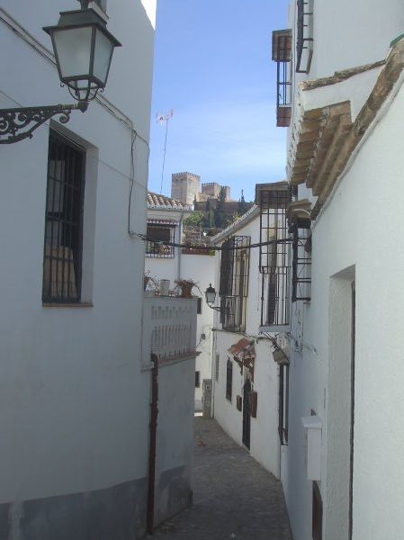 narrow streets in the Albyzin