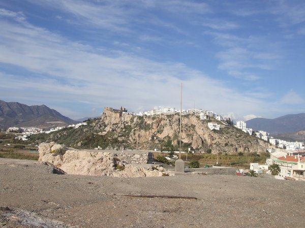 The castle and the Albyzin from the beach