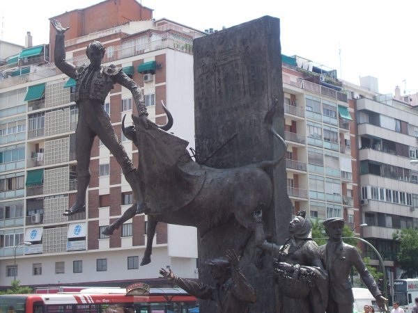 A statue of a man apparantly being mauled by a bull