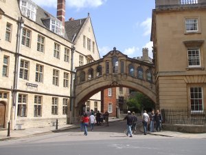Bridge joining two buildings in Oxford