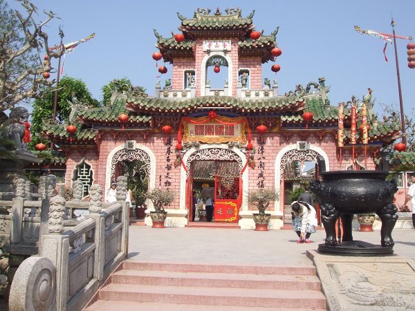 Entrance to one of the Chinese assembly halls 