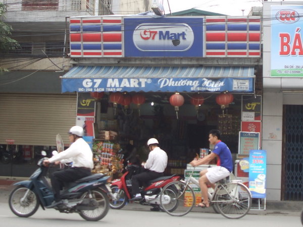 The closest thing Haiphong has to 7-11