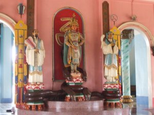 Cao Dai statues