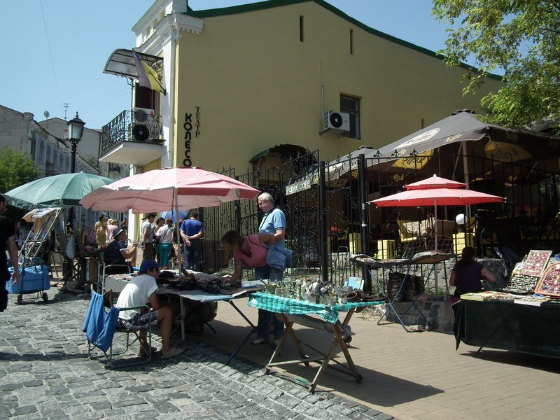 Street stalls on Andriyivskyy Descent