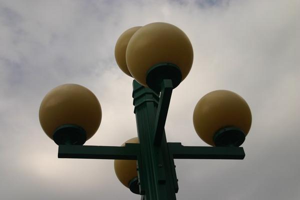More Art Deco, even lamp posts