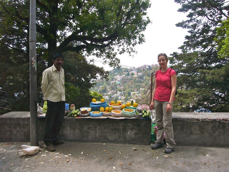 A street vendor on the way to the zoo