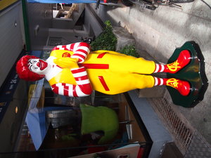 Ronald giving the Wei 