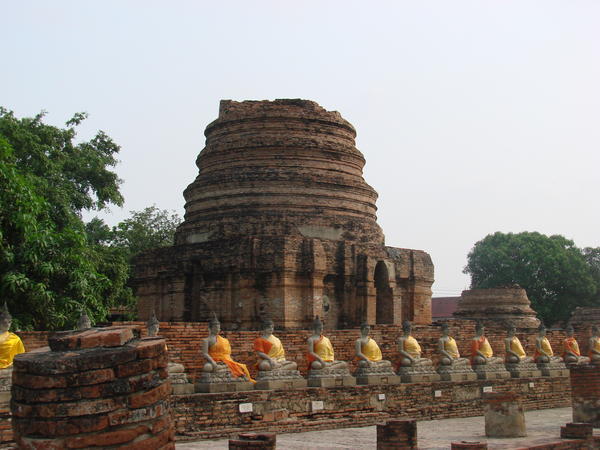 Buddhas surrounding crumbling chedi