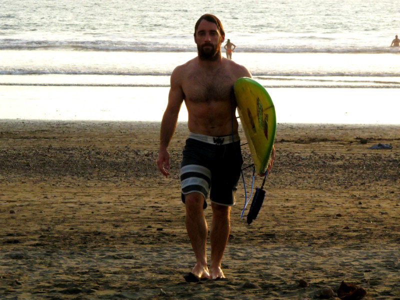 Tom post surf