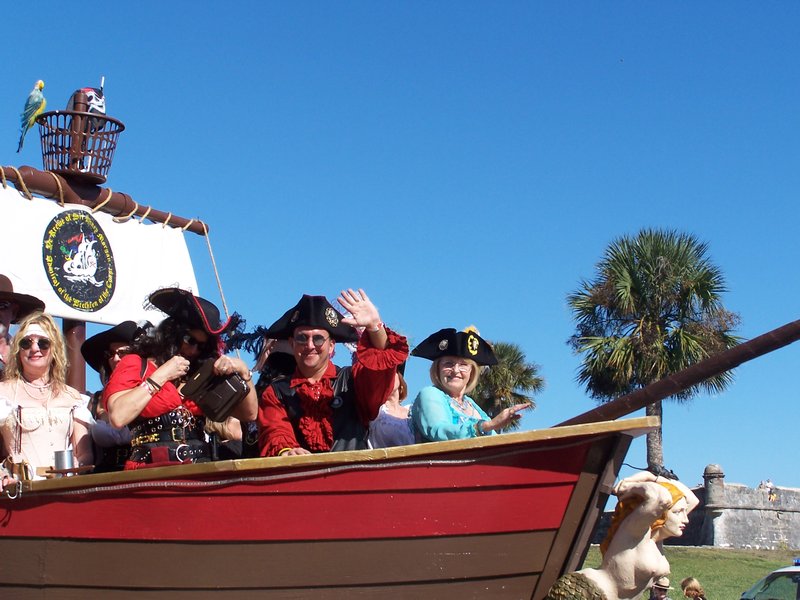 Parade of floats - Pirate Gathering