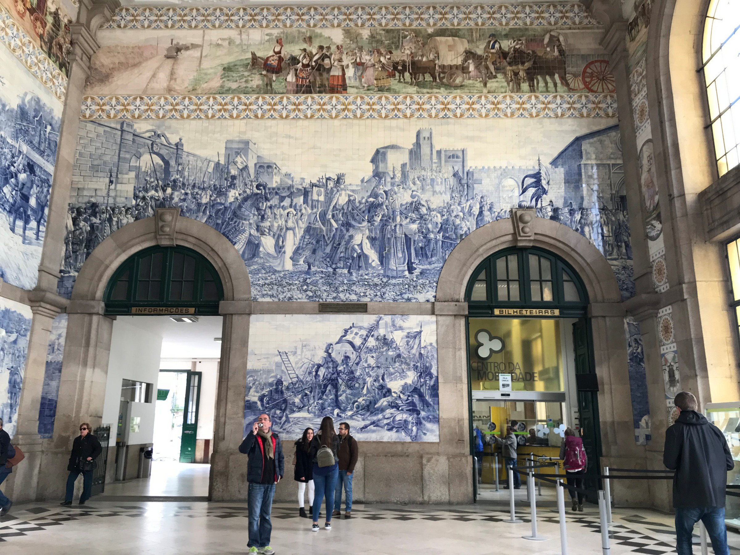 Porto train station - 22,000 tiles | Photo