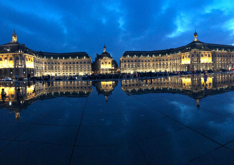 Place de la Bourse., as reflected in the Miroir d'eau